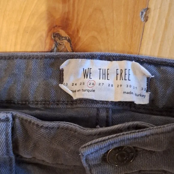 Free People cut-off Floral embroidered gray jeans Womens Size 26 Boho Stretchy - Picture 6 of 15